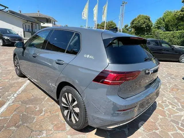 Volkswagen Golf 2025 photo 3