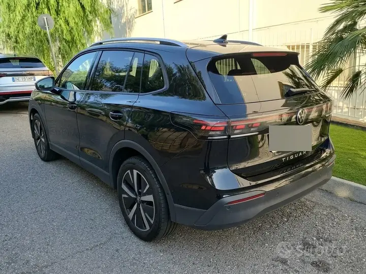 Volkswagen Tiguan 2024 photo 2