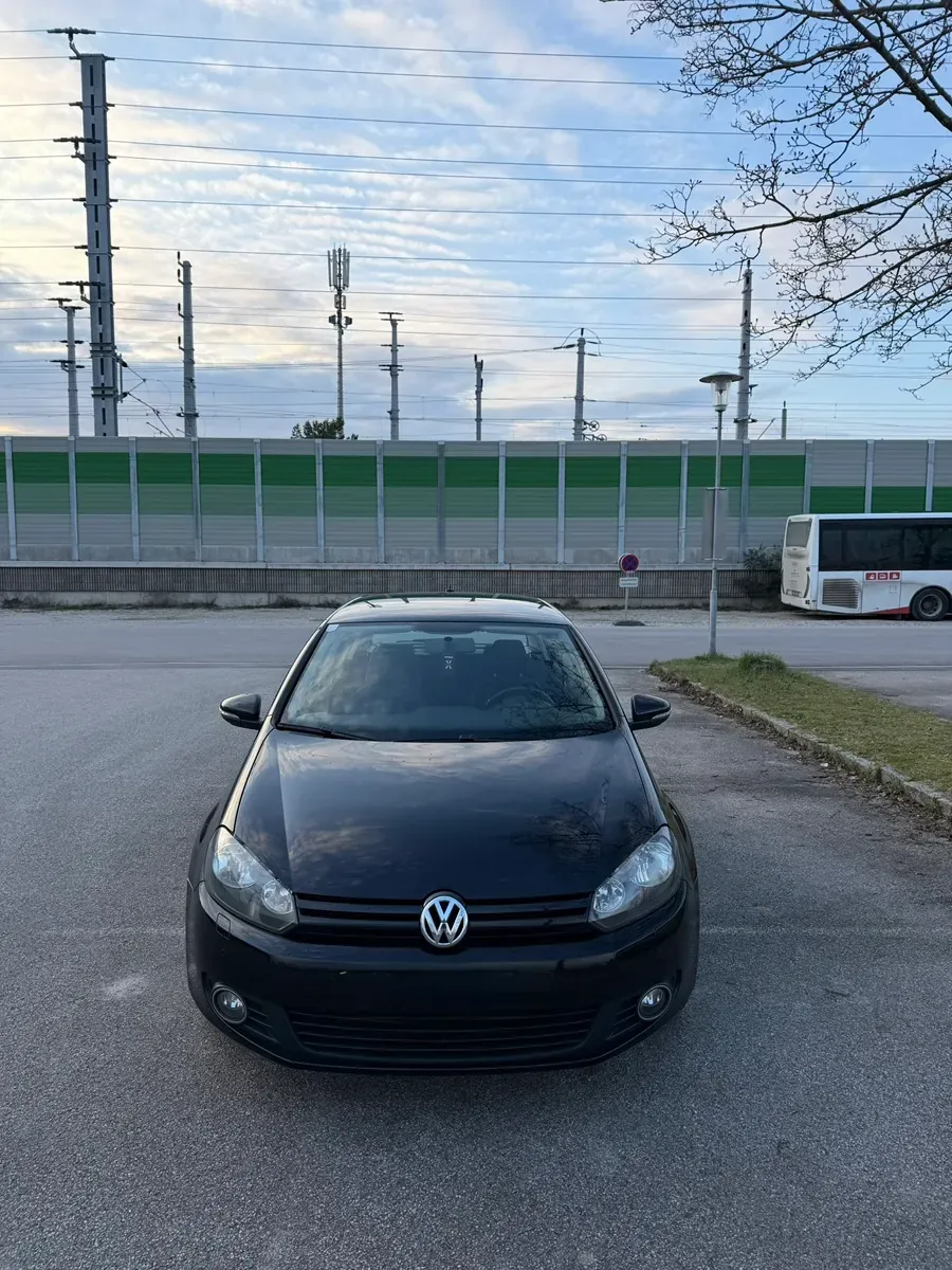 Volkswagen Golf 2010 photo 2