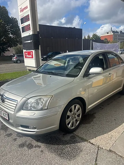 Toyota Avensis 2004 photo 2