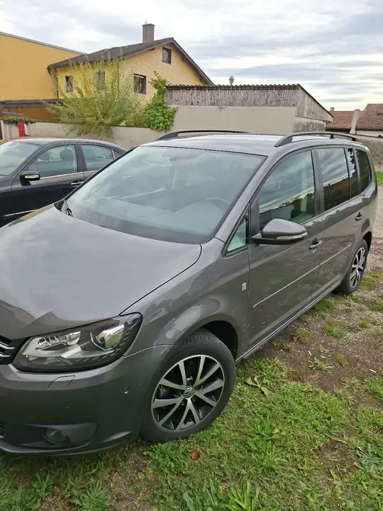 Volkswagen Touran 2015 photo 2
