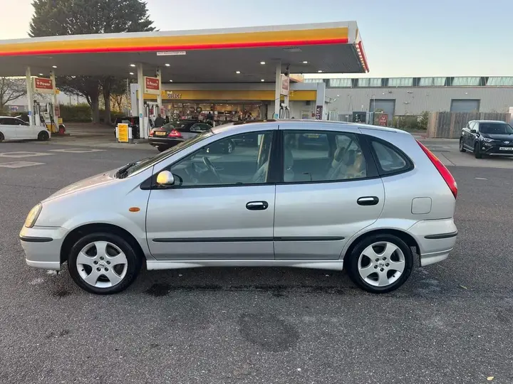 Nissan Almera Tino 2006 photo 3