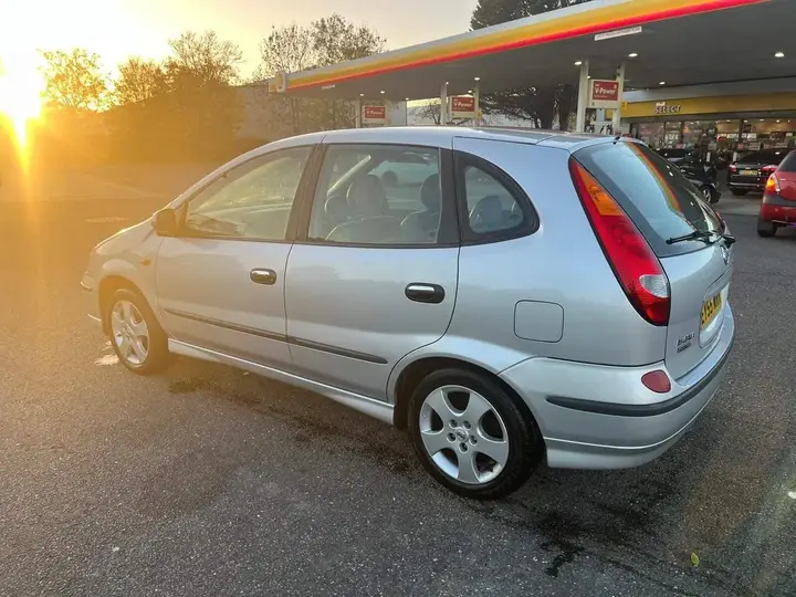 Nissan Almera Tino 2006 photo 4