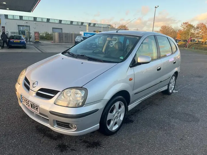 Nissan Almera Tino 2006 photo 2