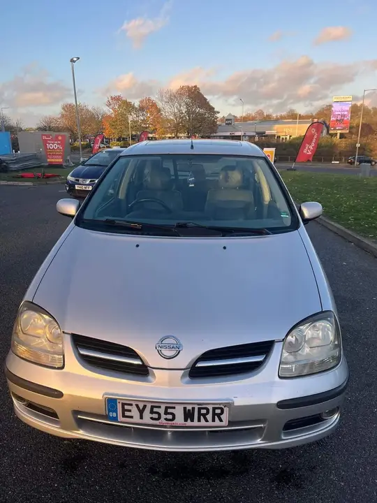 Nissan Almera Tino