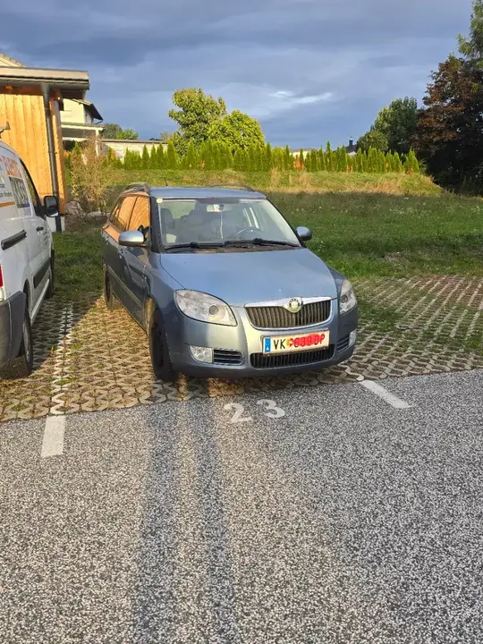 Skoda Fabia 2008 photo 2