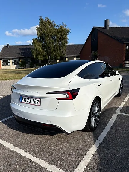 Tesla Model 3 2025 photo 4