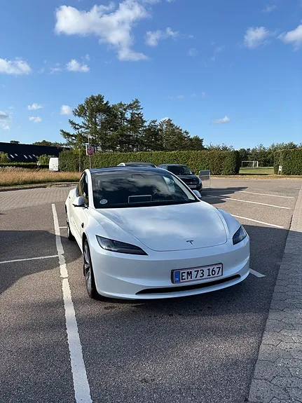 Tesla Model 3 2025 photo 2