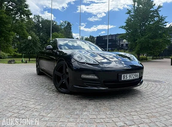 Porsche Panamera 2011 photo 2