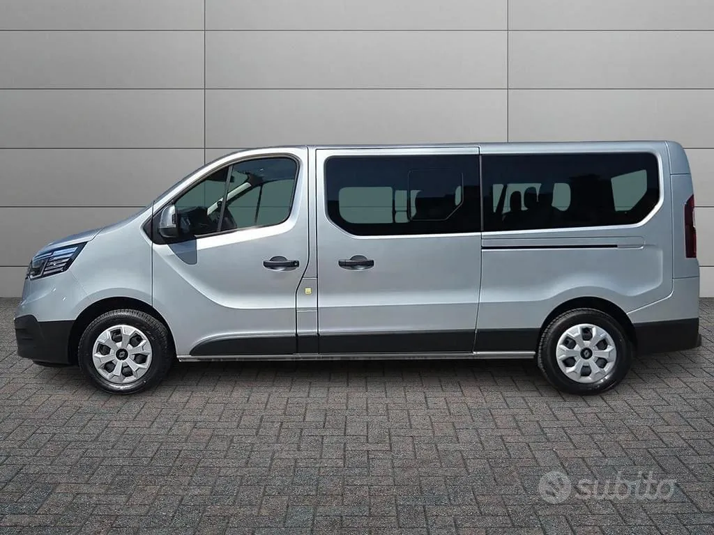 Renault Trafic 2024 photo 2
