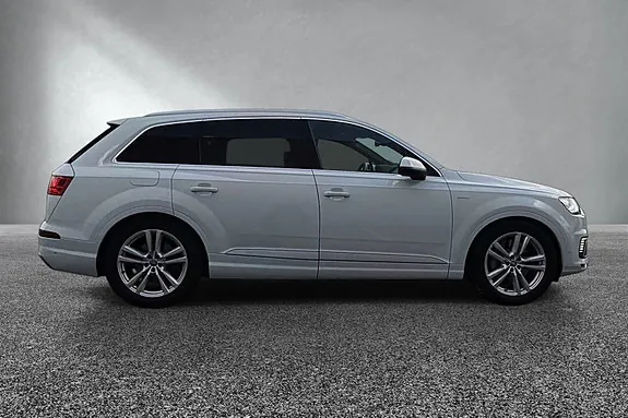 Audi Q7 2017 photo 4