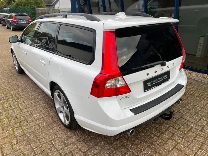 Volvo V70 2010 photo 2