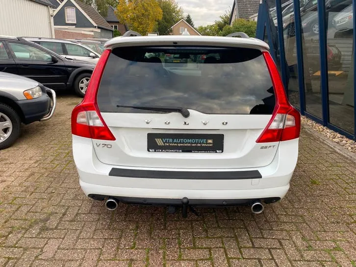 Volvo V70 2010 photo 3