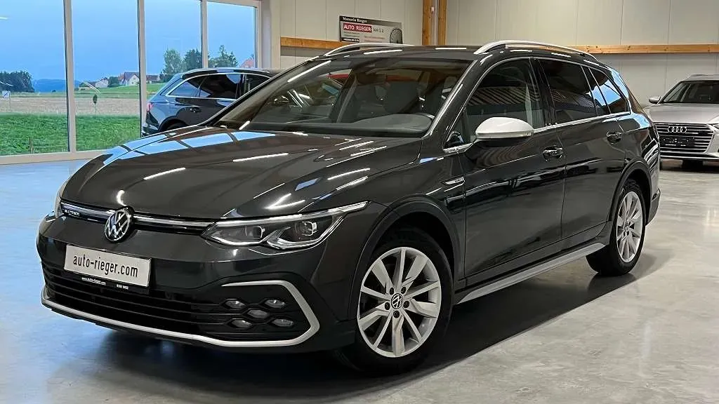 Volkswagen Golf 2022 photo 2