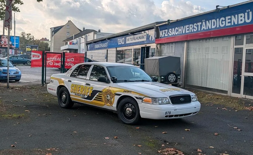 Ford Crown Victoria