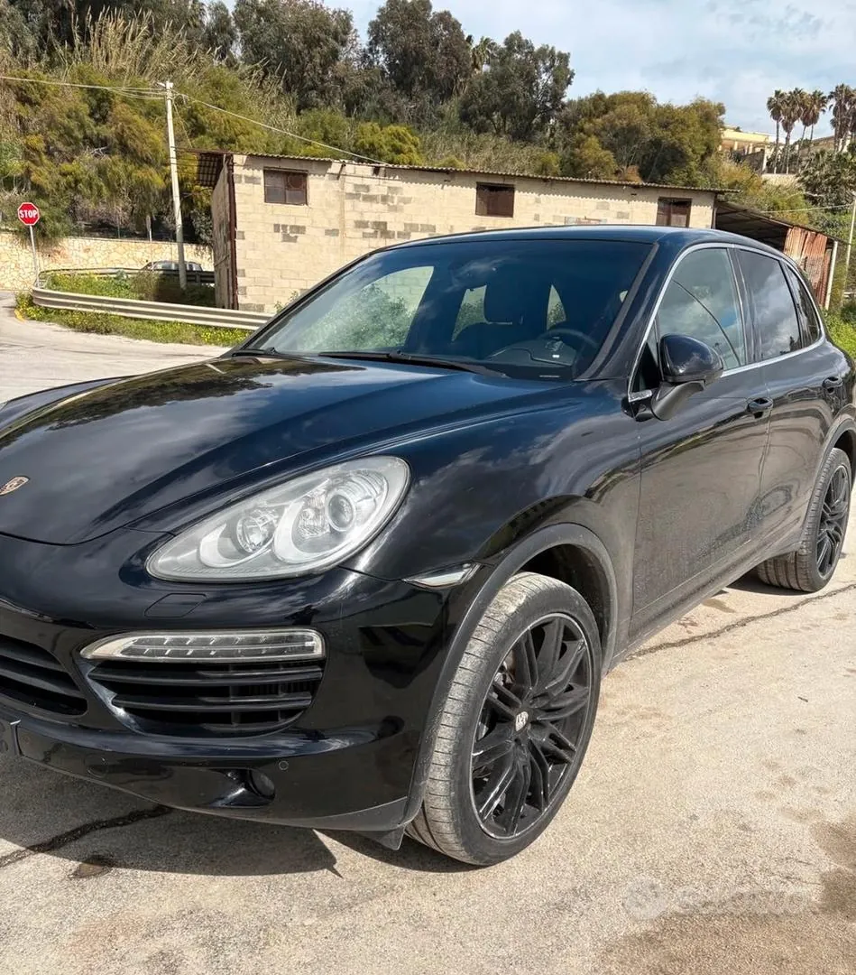 Porsche Cayenne 2012 photo 2