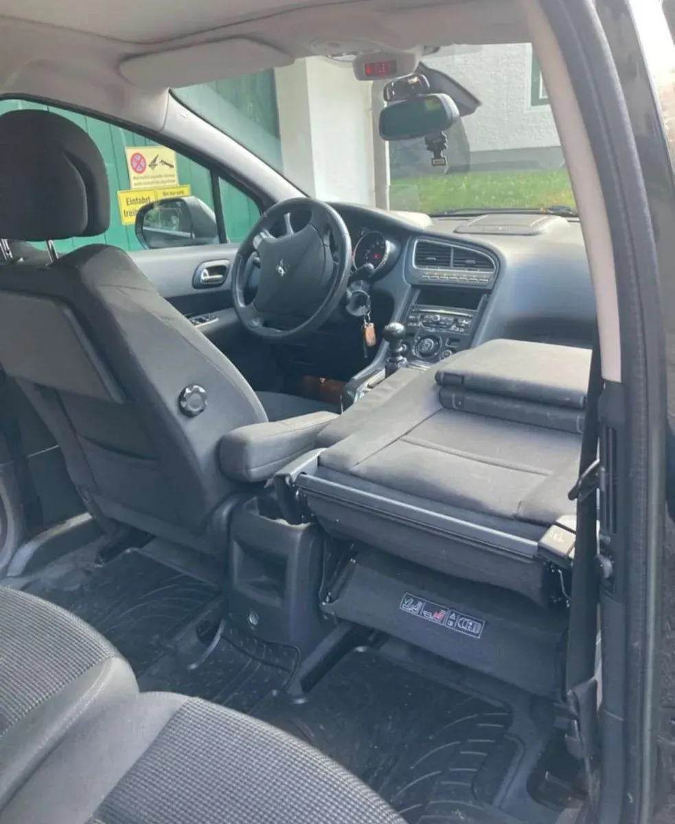 Peugeot 5008 2012 photo 3