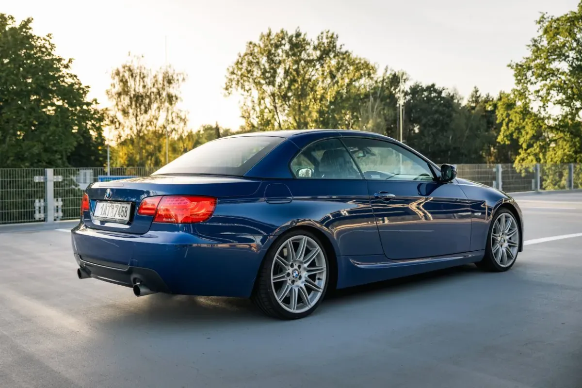 BMW 3 Series 2010 photo 3