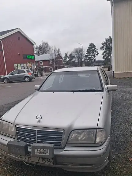 Mercedes-Benz C180