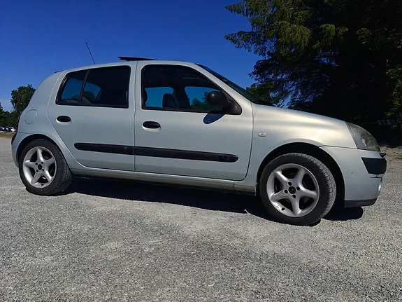 Renault Clio Ii 2004 photo 3