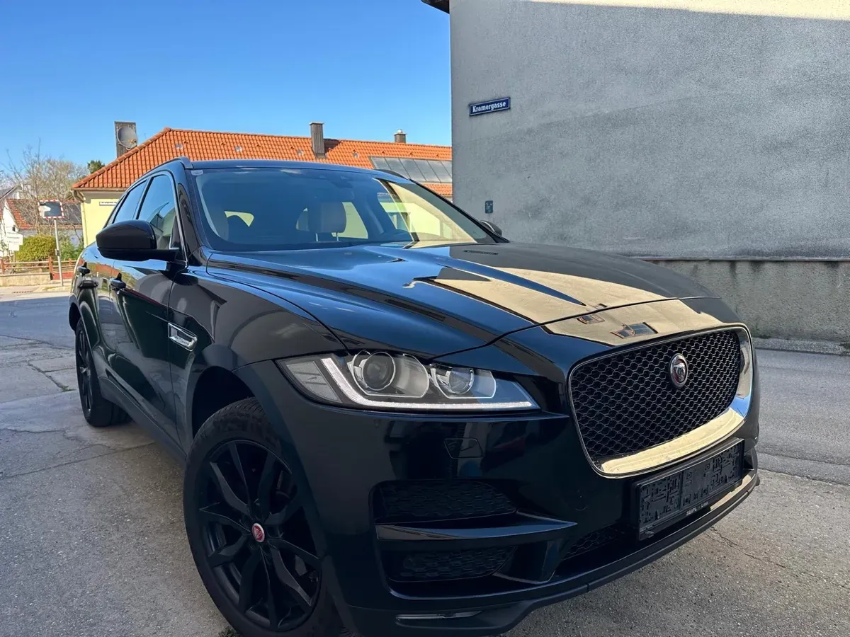 Jaguar F-Pace 2018 photo 2