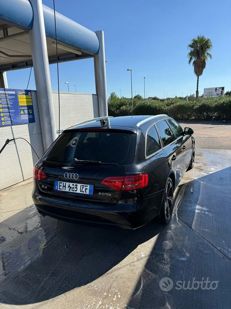 Audi A4 2012 photo 2