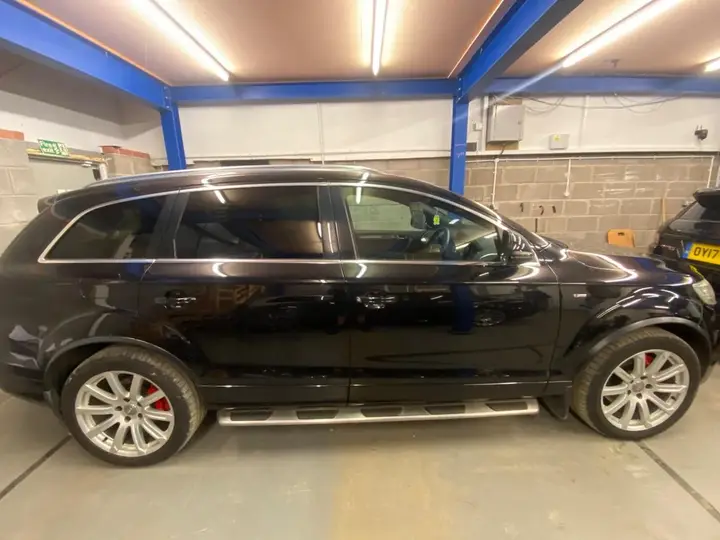 Audi Q7 2011 photo 2