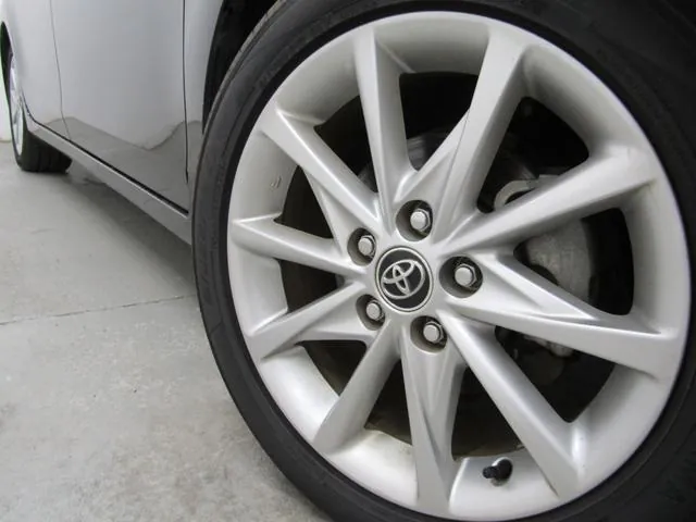 Toyota Prius Alpha 2015 photo 5