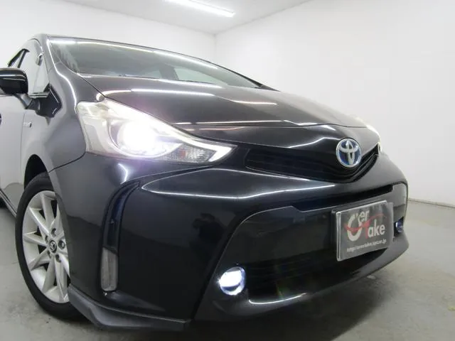 Toyota Prius Alpha 2015 photo 4