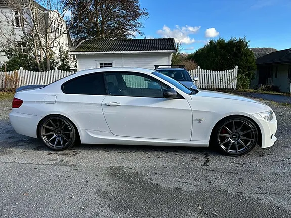 BMW 320D 2012 photo 2