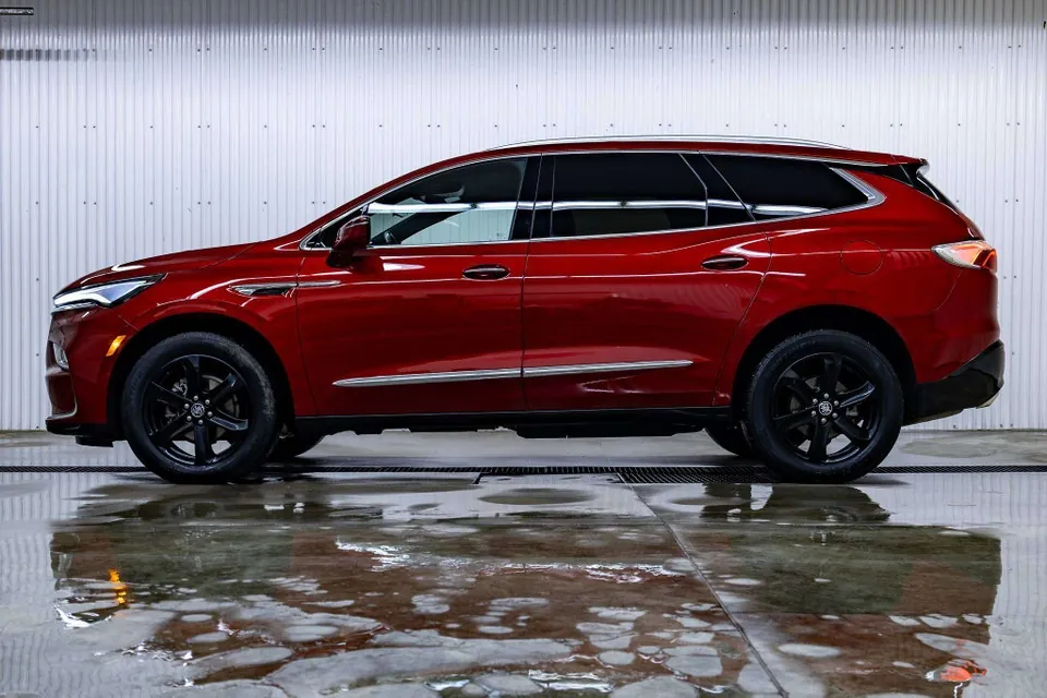 Buick Enclave 2024 photo 2