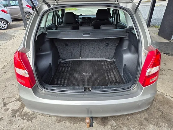 Skoda Fabia 2010 photo 5