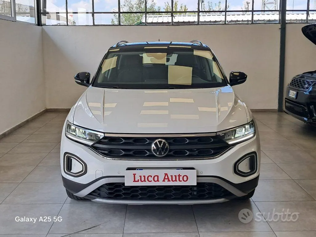 Volkswagen T-Roc 2023 photo 2