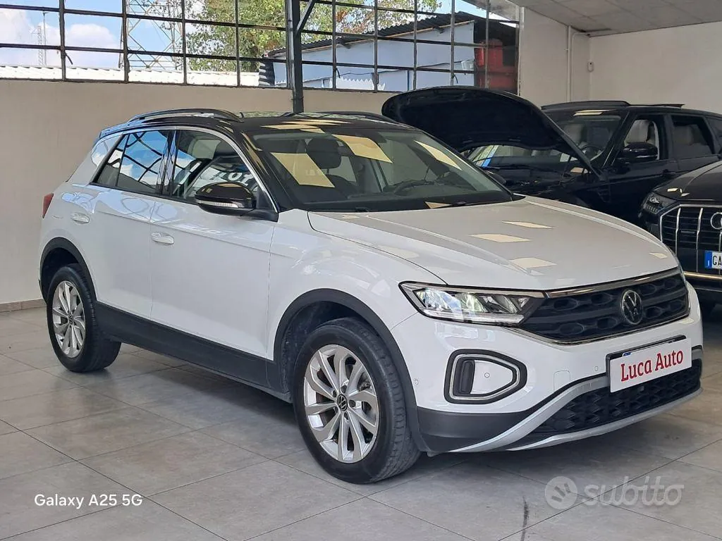 Volkswagen T-Roc 2023 photo 3