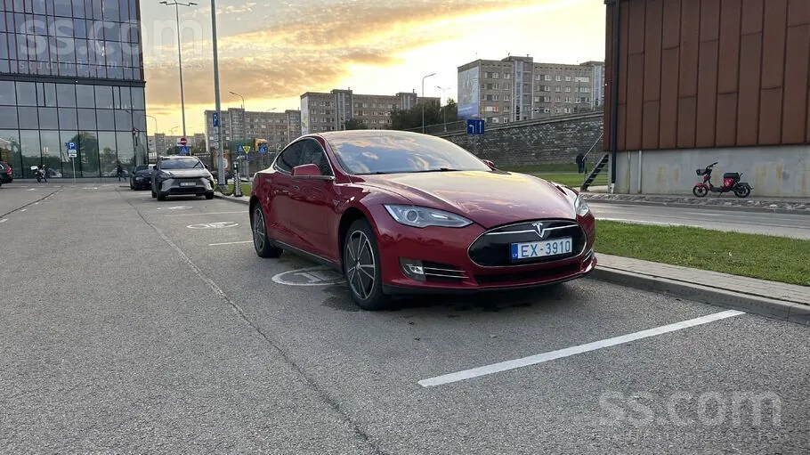 Tesla Model S