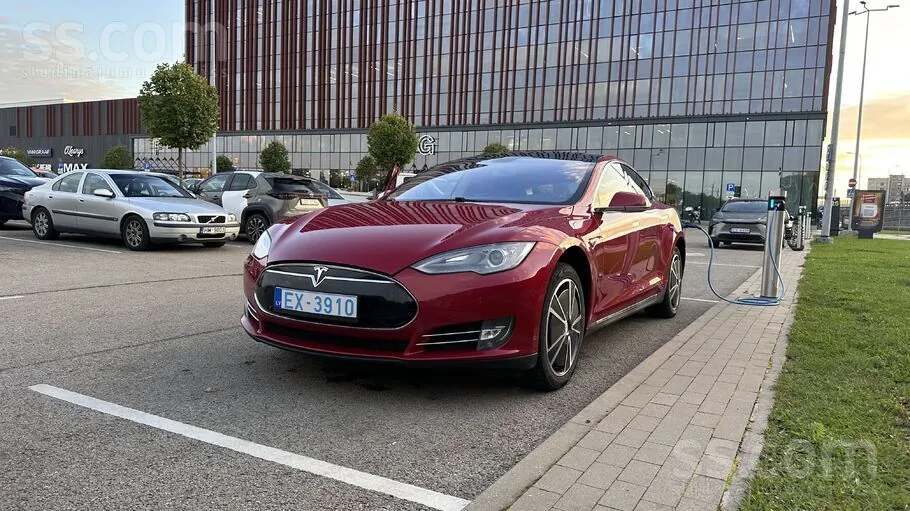 Tesla Model S 2014 photo 2
