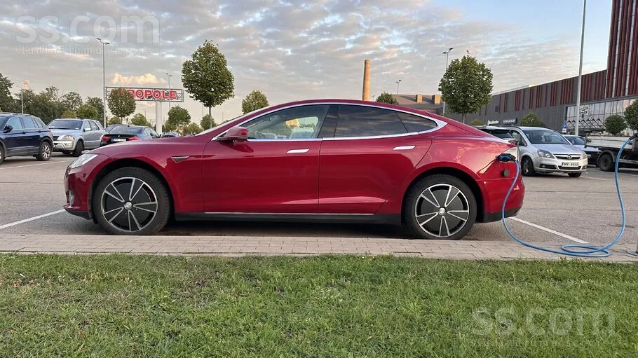 Tesla Model S 2014 photo 3