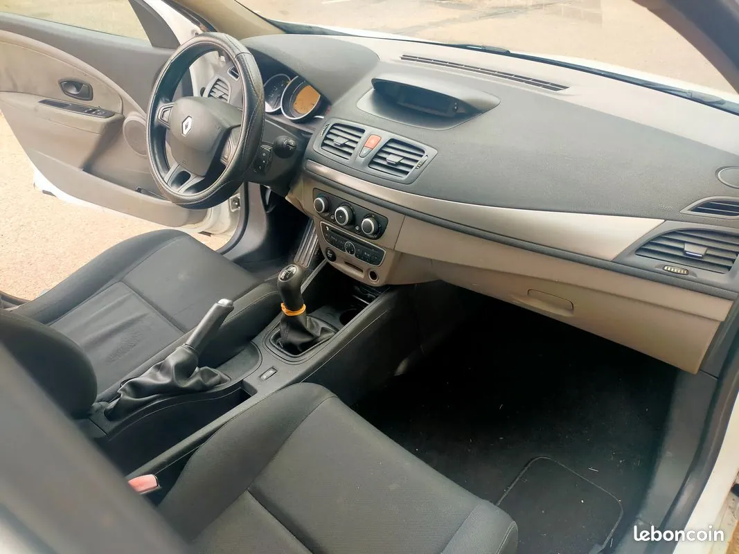 Renault Megane 2011 photo 3