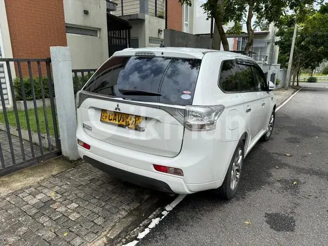 Mitsubishi Outlander 2015 photo 2