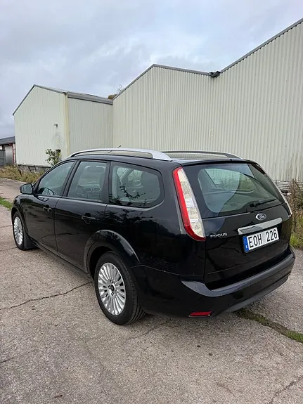 Ford Focus 2010 photo 2