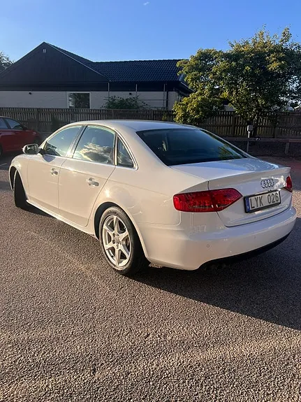 Audi A4 2012 photo 2