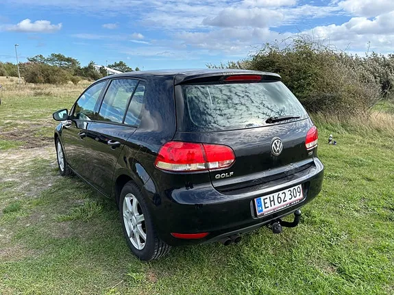 Volkswagen Golf 2010 photo 4