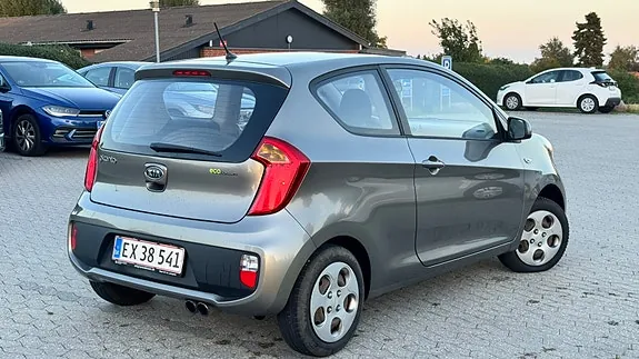 Kia Picanto 2012 photo 2
