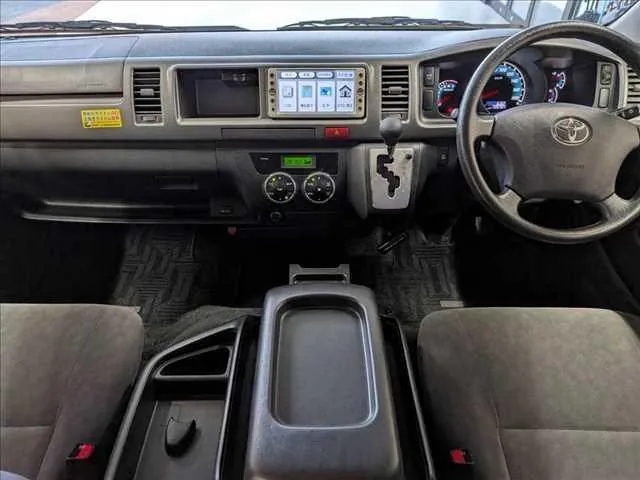 Toyota Hiace Wagon 2011 photo 3
