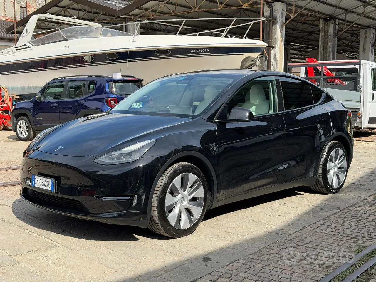 Tesla Model Y 2023 photo 2