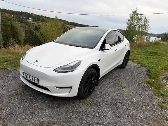 Tesla Model Y 2024 photo 3