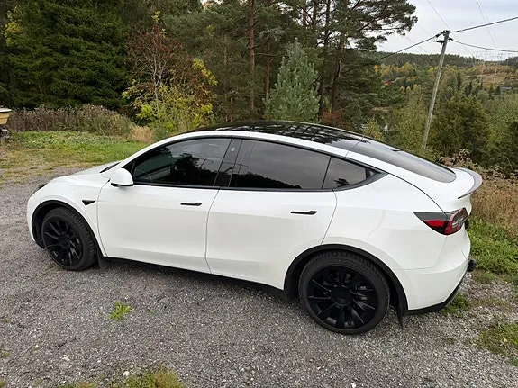 Tesla Model Y 2024 photo 4