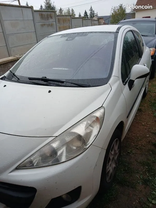 Peugeot 207 2011 photo 2