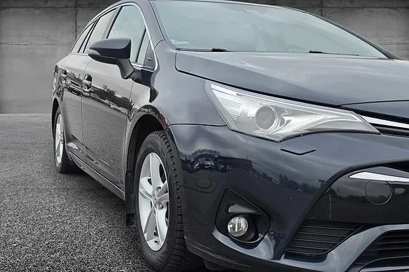 Toyota Avensis 2015 photo 2