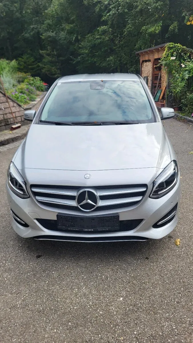 Mercedes-Benz B-Class 2015 photo 2